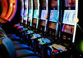 Antarmuka responsif hometogel di layar Android dan iOS yang menunjukkan navigasi mudah dan akses fitur